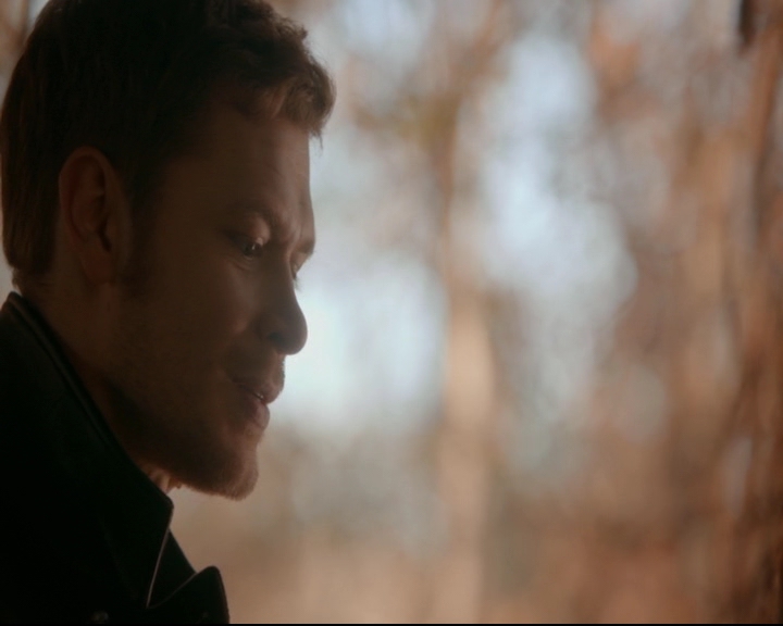 vampirediariesworld-dot-nl_TheOriginals5x12TheTaleOfTwoWolves01199.jpg