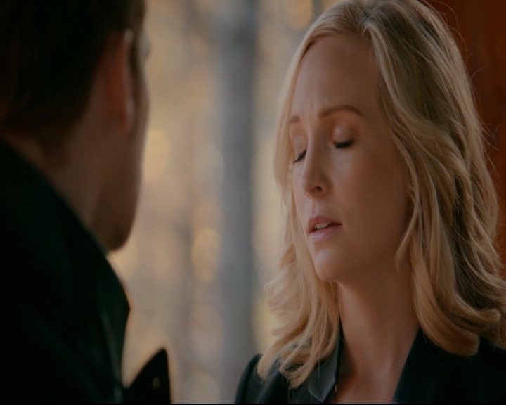 vampirediariesworld-dot-nl_TheOriginals5x12TheTaleOfTwoWolves01208.jpg