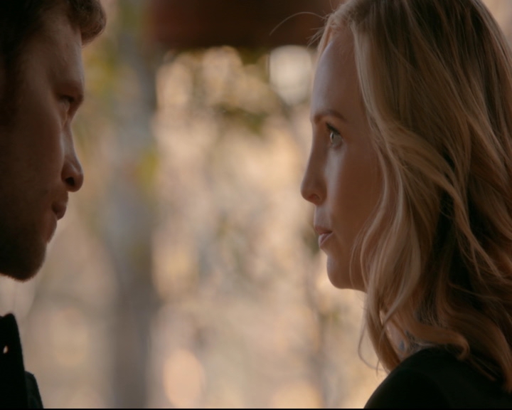 vampirediariesworld-dot-nl_TheOriginals5x12TheTaleOfTwoWolves01239.jpg