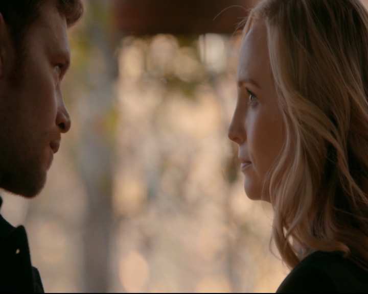 vampirediariesworld-dot-nl_TheOriginals5x12TheTaleOfTwoWolves01240.jpg