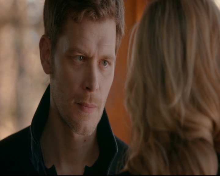 vampirediariesworld-dot-nl_TheOriginals5x12TheTaleOfTwoWolves01242.jpg