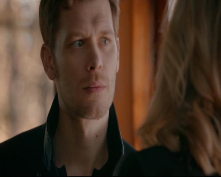 vampirediariesworld-dot-nl_TheOriginals5x12TheTaleOfTwoWolves01243.jpg