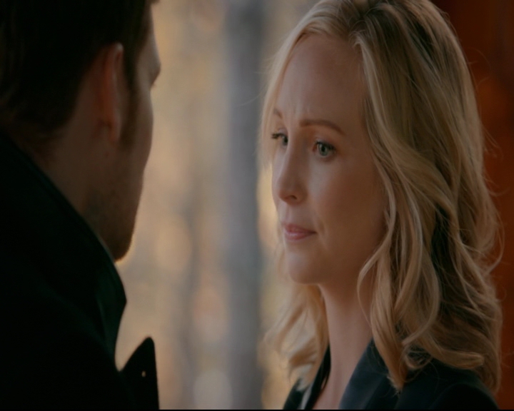 vampirediariesworld-dot-nl_TheOriginals5x12TheTaleOfTwoWolves01246.jpg