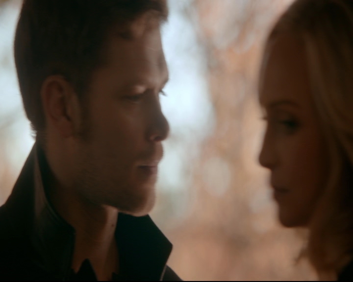 vampirediariesworld-dot-nl_TheOriginals5x12TheTaleOfTwoWolves01248.jpg