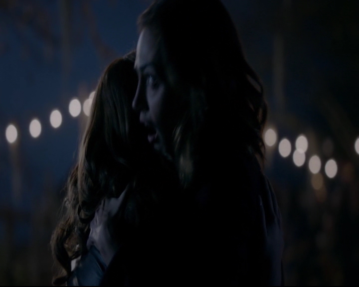 vampirediariesworld-dot-nl_TheOriginals5x12TheTaleOfTwoWolves01566.jpg