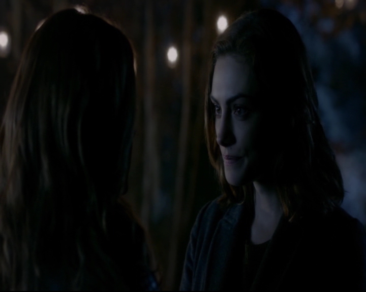 vampirediariesworld-dot-nl_TheOriginals5x12TheTaleOfTwoWolves01571.jpg