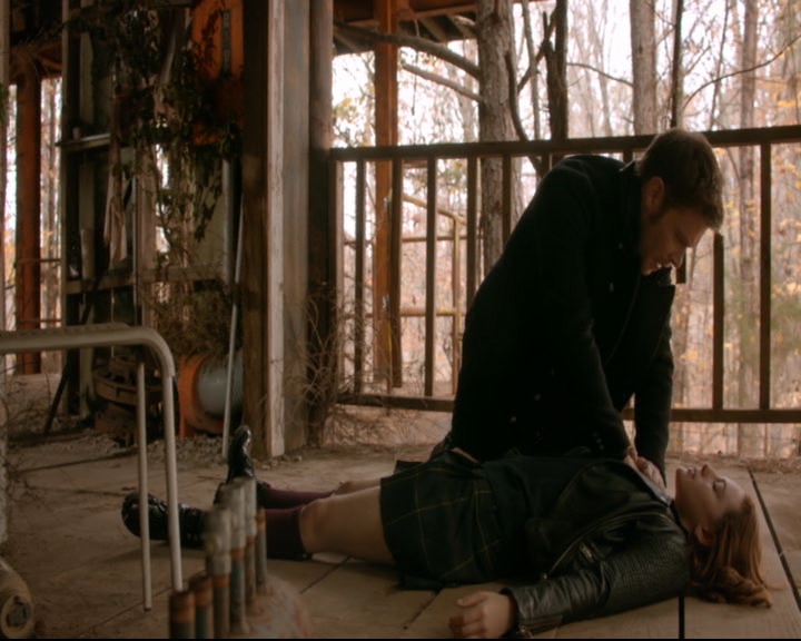 vampirediariesworld-dot-nl_TheOriginals5x12TheTaleOfTwoWolves01577.jpg