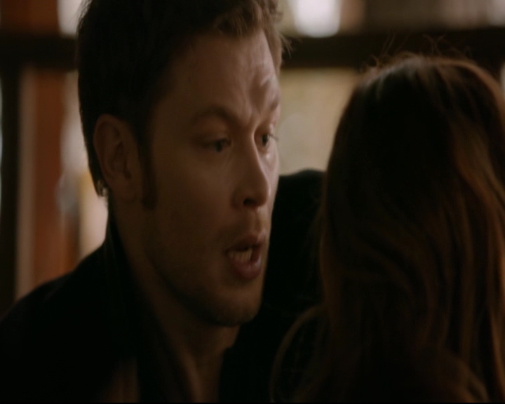 vampirediariesworld-dot-nl_TheOriginals5x12TheTaleOfTwoWolves01586.jpg