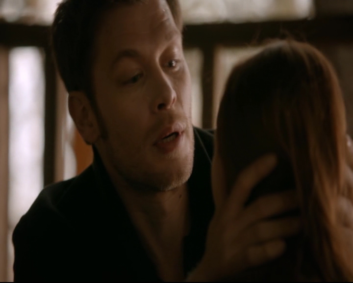 vampirediariesworld-dot-nl_TheOriginals5x12TheTaleOfTwoWolves01597.jpg