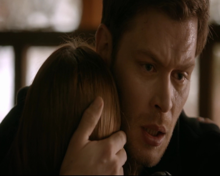 vampirediariesworld-dot-nl_TheOriginals5x12TheTaleOfTwoWolves01613.jpg