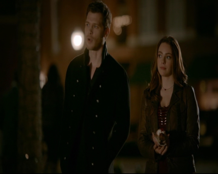 vampirediariesworld-dot-nl_TheOriginals5x12TheTaleOfTwoWolves01634.jpg