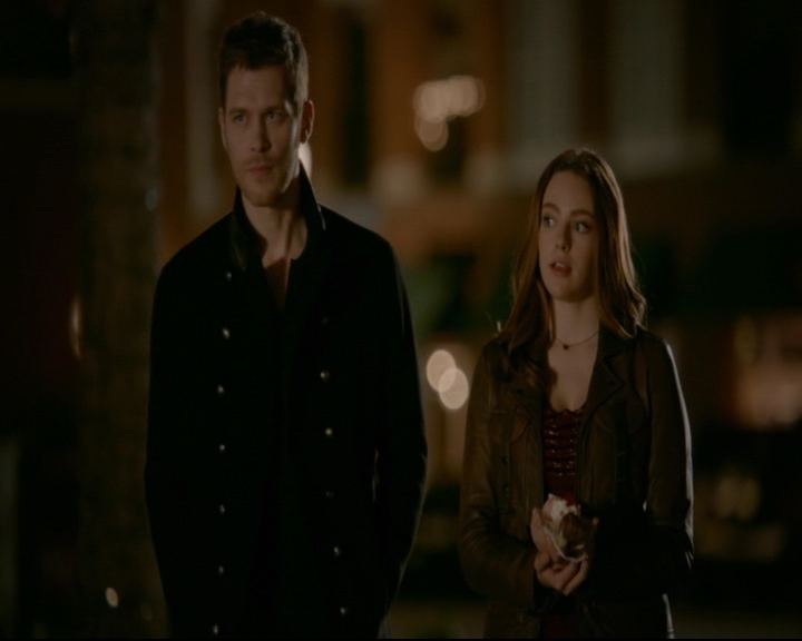 vampirediariesworld-dot-nl_TheOriginals5x12TheTaleOfTwoWolves01635.jpg