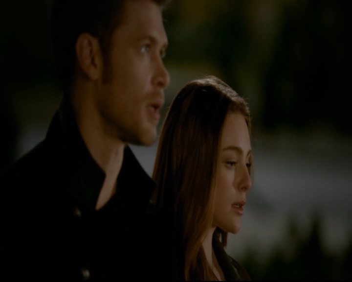 vampirediariesworld-dot-nl_TheOriginals5x12TheTaleOfTwoWolves01638.jpg