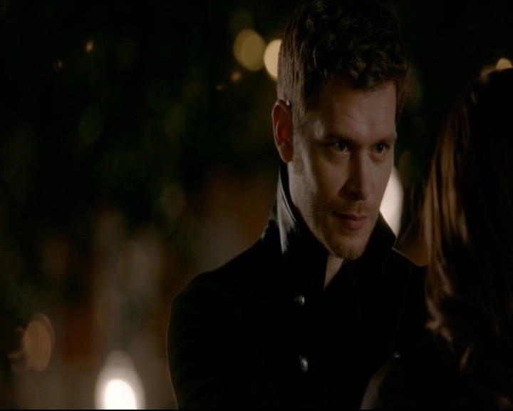 vampirediariesworld-dot-nl_TheOriginals5x12TheTaleOfTwoWolves01654.jpg