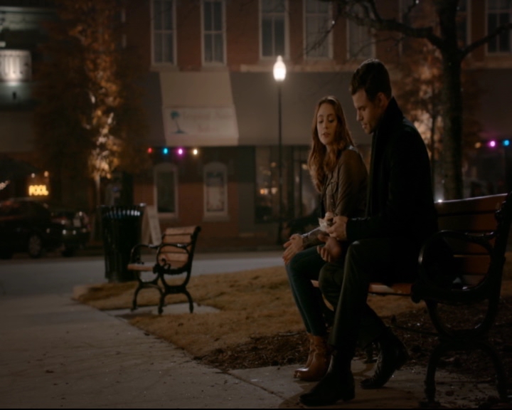 vampirediariesworld-dot-nl_TheOriginals5x12TheTaleOfTwoWolves01682.jpg