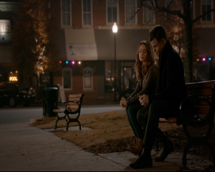 vampirediariesworld-dot-nl_TheOriginals5x12TheTaleOfTwoWolves01683.jpg