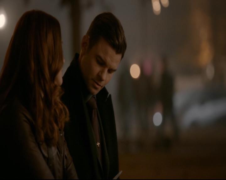 vampirediariesworld-dot-nl_TheOriginals5x12TheTaleOfTwoWolves01689.jpg