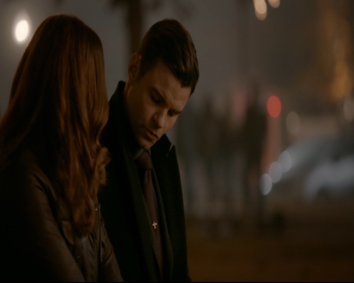 vampirediariesworld-dot-nl_TheOriginals5x12TheTaleOfTwoWolves01690.jpg