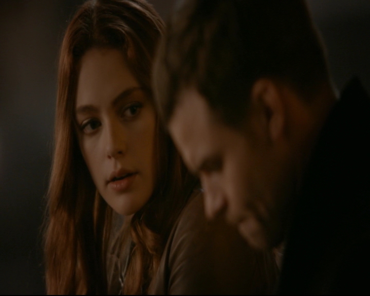 vampirediariesworld-dot-nl_TheOriginals5x12TheTaleOfTwoWolves01710.jpg