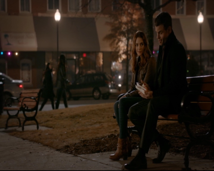 vampirediariesworld-dot-nl_TheOriginals5x12TheTaleOfTwoWolves01732.jpg