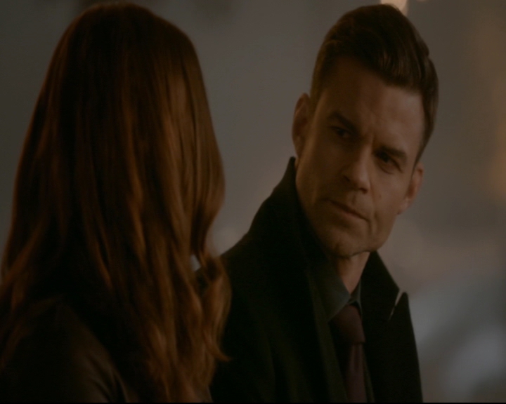 vampirediariesworld-dot-nl_TheOriginals5x12TheTaleOfTwoWolves01742.jpg