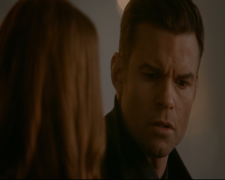 vampirediariesworld-dot-nl_TheOriginals5x12TheTaleOfTwoWolves01763.jpg