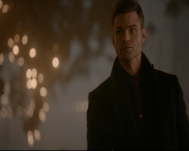 vampirediariesworld-dot-nl_TheOriginals5x12TheTaleOfTwoWolves01801.jpg