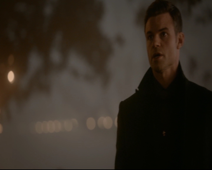 vampirediariesworld-dot-nl_TheOriginals5x12TheTaleOfTwoWolves01802.jpg