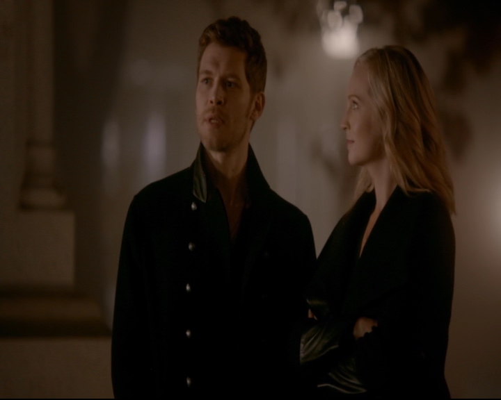 vampirediariesworld-dot-nl_TheOriginals5x12TheTaleOfTwoWolves01889.jpg