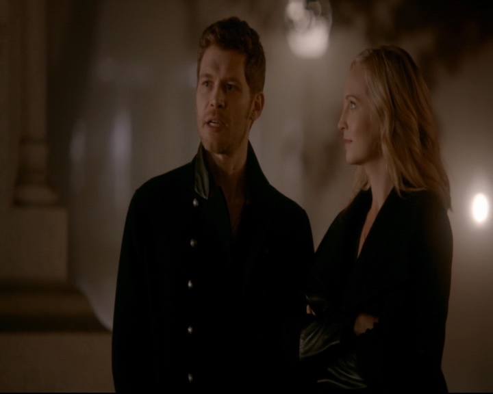 vampirediariesworld-dot-nl_TheOriginals5x12TheTaleOfTwoWolves01890.jpg