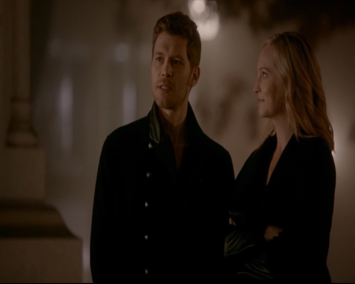 vampirediariesworld-dot-nl_TheOriginals5x12TheTaleOfTwoWolves01891.jpg