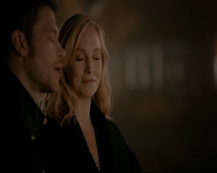 vampirediariesworld-dot-nl_TheOriginals5x12TheTaleOfTwoWolves01892.jpg