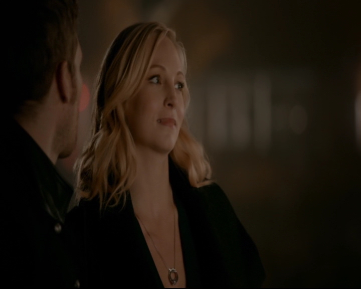 vampirediariesworld-dot-nl_TheOriginals5x12TheTaleOfTwoWolves01893.jpg