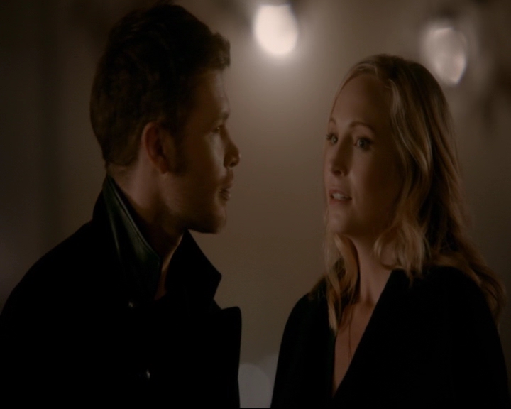 vampirediariesworld-dot-nl_TheOriginals5x12TheTaleOfTwoWolves01894.jpg