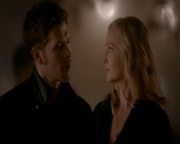 vampirediariesworld-dot-nl_TheOriginals5x12TheTaleOfTwoWolves01896.jpg