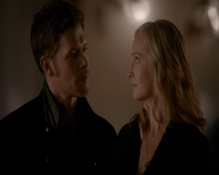 vampirediariesworld-dot-nl_TheOriginals5x12TheTaleOfTwoWolves01897.jpg