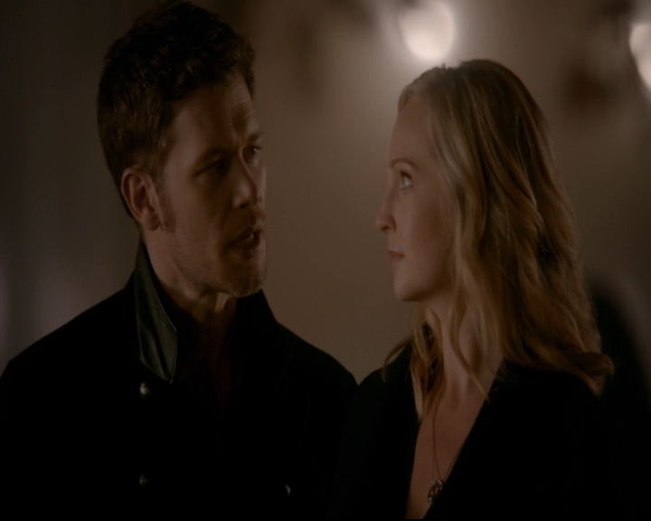 vampirediariesworld-dot-nl_TheOriginals5x12TheTaleOfTwoWolves01898.jpg