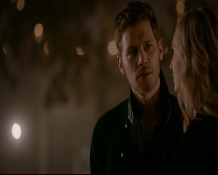 vampirediariesworld-dot-nl_TheOriginals5x12TheTaleOfTwoWolves01899.jpg