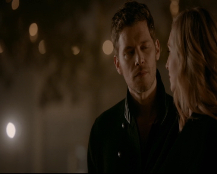 vampirediariesworld-dot-nl_TheOriginals5x12TheTaleOfTwoWolves01900.jpg