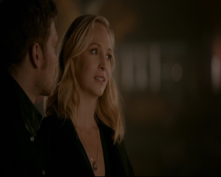 vampirediariesworld-dot-nl_TheOriginals5x12TheTaleOfTwoWolves01904.jpg