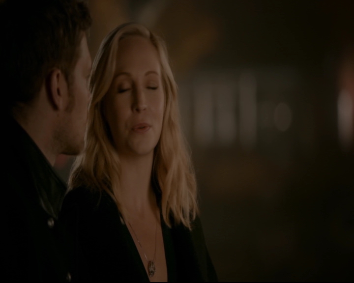 vampirediariesworld-dot-nl_TheOriginals5x12TheTaleOfTwoWolves01905.jpg