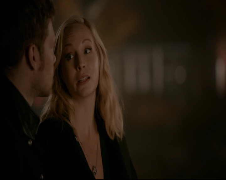 vampirediariesworld-dot-nl_TheOriginals5x12TheTaleOfTwoWolves01906.jpg