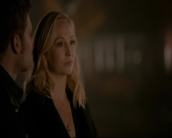 vampirediariesworld-dot-nl_TheOriginals5x12TheTaleOfTwoWolves01907.jpg