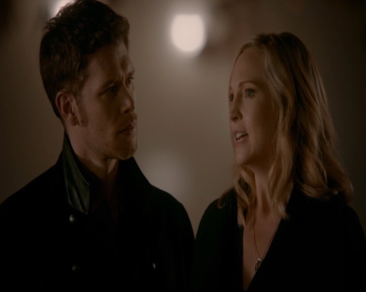 vampirediariesworld-dot-nl_TheOriginals5x12TheTaleOfTwoWolves01910.jpg