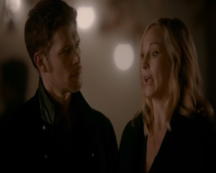 vampirediariesworld-dot-nl_TheOriginals5x12TheTaleOfTwoWolves01913.jpg