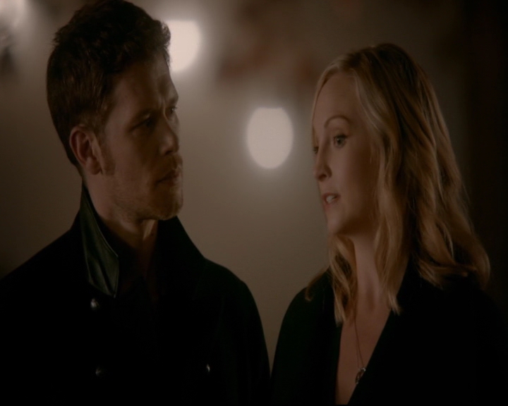 vampirediariesworld-dot-nl_TheOriginals5x12TheTaleOfTwoWolves01914.jpg