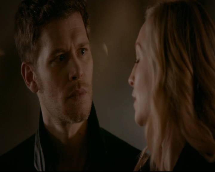 vampirediariesworld-dot-nl_TheOriginals5x12TheTaleOfTwoWolves01922.jpg