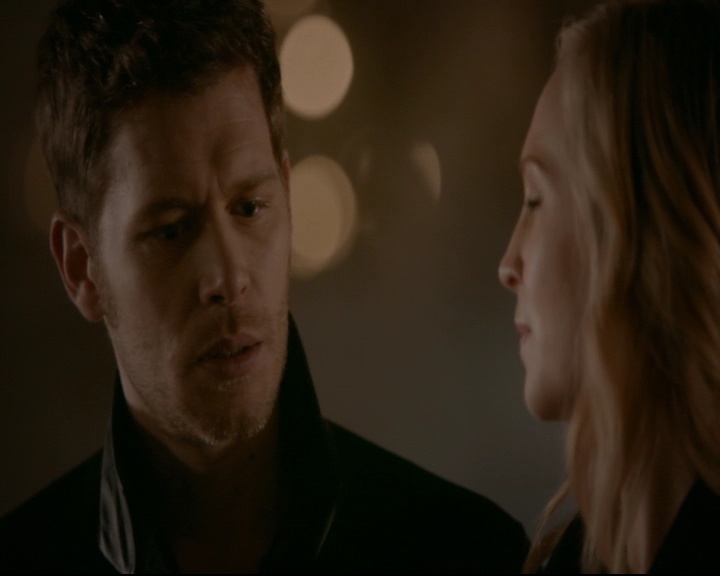 vampirediariesworld-dot-nl_TheOriginals5x12TheTaleOfTwoWolves01925.jpg