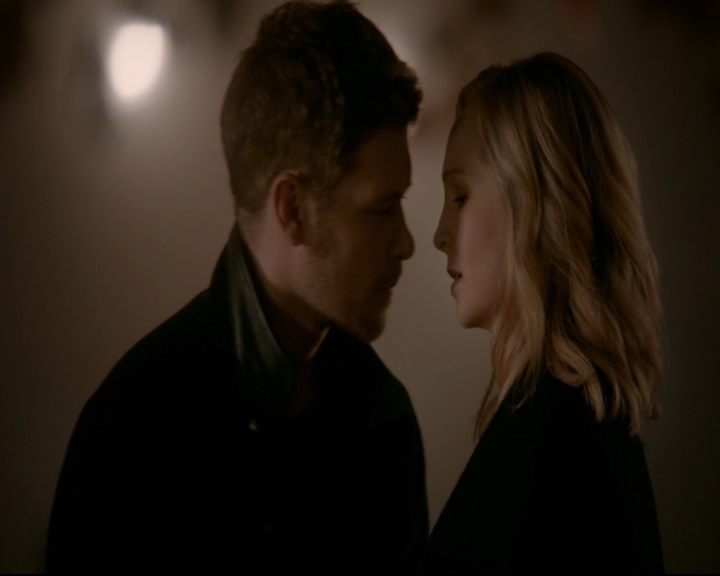 vampirediariesworld-dot-nl_TheOriginals5x12TheTaleOfTwoWolves01943.jpg