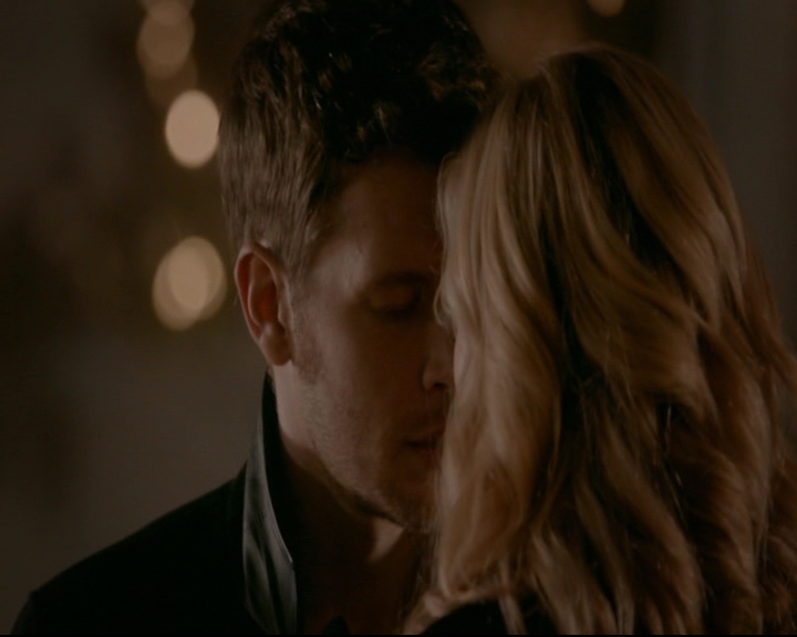 vampirediariesworld-dot-nl_TheOriginals5x12TheTaleOfTwoWolves01945.jpg